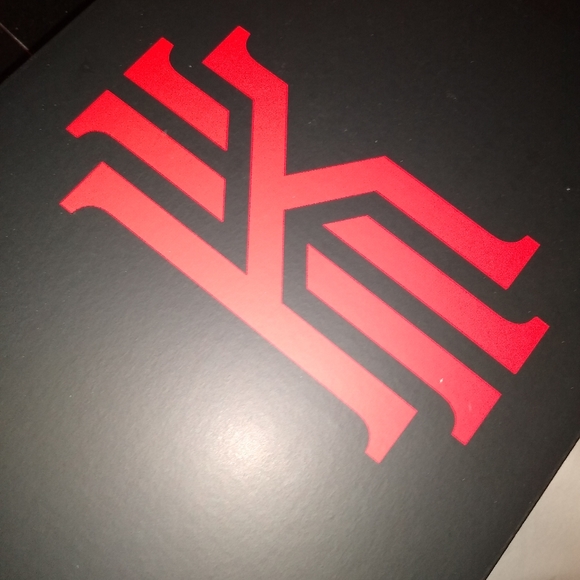 BRAND NEW KYRIE VII - Picture 9 of 10